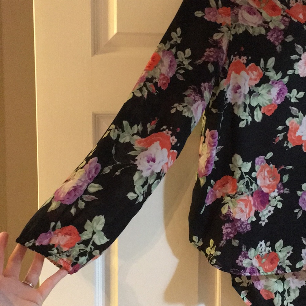Beautiful Black Floral Blouse - Picture 3 of 4